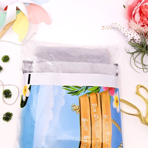 25 10X13 Tropical Poly Mailers PRICE IS FIRM - Picture 2 of 4